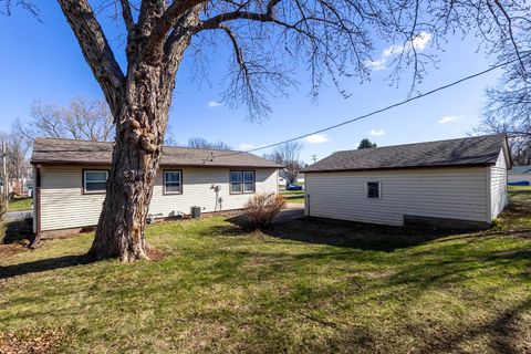 Tiny photo for 609 W LeClaire Road, Eldridge, IA 52748 (MLS # 12604103)