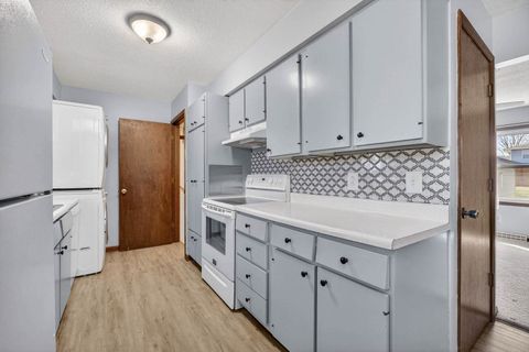 Tiny photo for 609 W LeClaire Road, Eldridge, IA 52748 (MLS # 12604103)