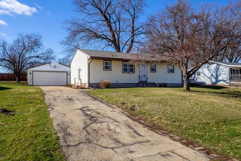 Tiny photo for 609 W LeClaire Road, Eldridge, IA 52748 (MLS # 12604103)