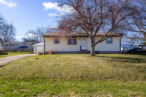 Tiny photo for 609 W LeClaire Road, Eldridge, IA 52748 (MLS # 12604103)