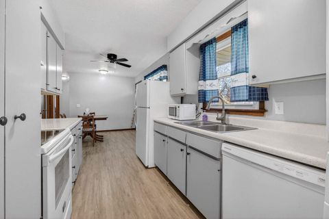 Tiny photo for 609 W LeClaire Road, Eldridge, IA 52748 (MLS # 12604103)