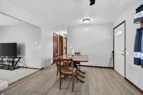 Tiny photo for 609 W LeClaire Road, Eldridge, IA 52748 (MLS # 12604103)