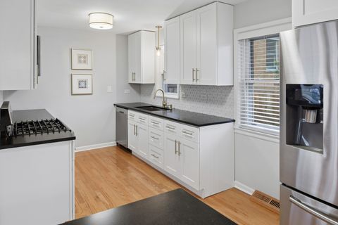 Tiny photo for 701 Peterson Avenue, Park Ridge, IL 60068 (MLS # 12555264)
