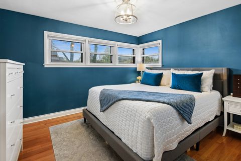 Tiny photo for 701 Peterson Avenue, Park Ridge, IL 60068 (MLS # 12555264)