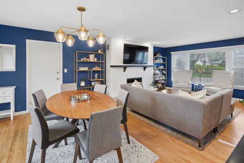 Tiny photo for 701 Peterson Avenue, Park Ridge, IL 60068 (MLS # 12555264)