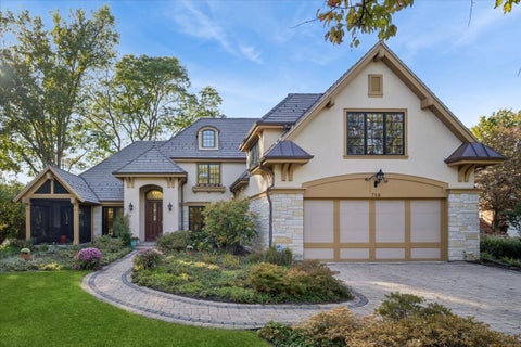 Photo of 718 Woodmere Lane, Glenview, IL 60025 (MLS # 12777893)