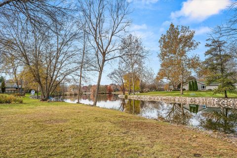 Tiny photo for 9 Buckingham Drive, Sugar Grove, IL 60554 (MLS # 12603305)
