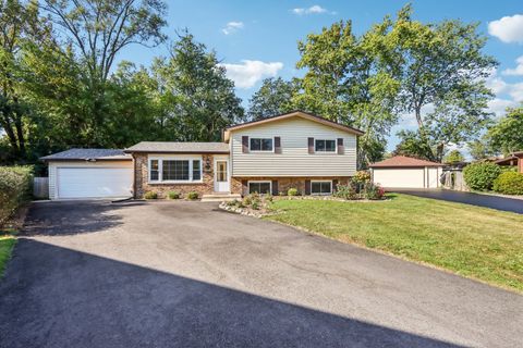 Photo of 461 S Ardmore Terrace, Addison, IL 60101 (MLS # 12484723)