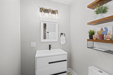 Tiny photo for 450 Manor Hill Lane, Lombard, IL 60148 (MLS # 12478267)