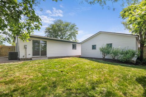 Tiny photo for 450 Manor Hill Lane, Lombard, IL 60148 (MLS # 12478267)