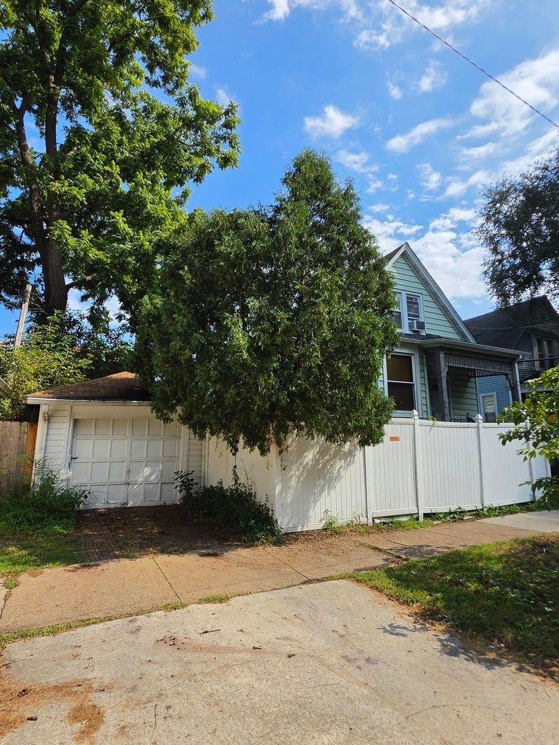 6821 N Ravenswood Avenue - Photo 3