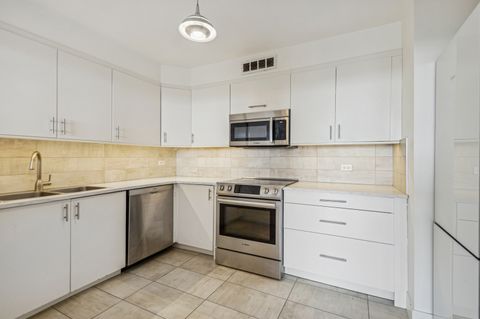 Tiny photo for 6007 N Sheridan Road #38G, Chicago, IL 60660 (MLS # 12445807)