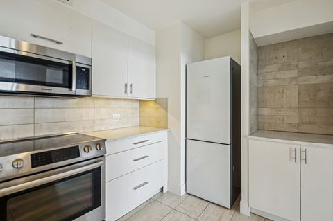 Tiny photo for 6007 N Sheridan Road #38G, Chicago, IL 60660 (MLS # 12445807)