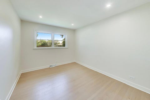 Tiny photo for 910 E Kimber Lane, Arlington Heights, IL 60005 (MLS # 12774587)