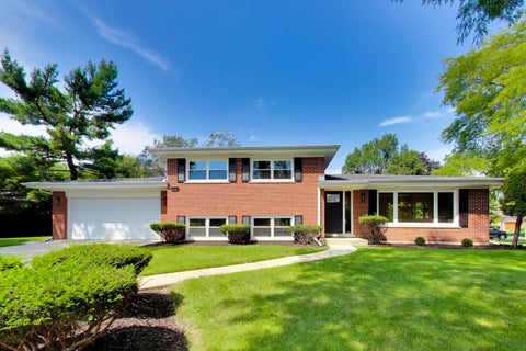 Photo of 910 E Kimber Lane, Arlington Heights, IL 60005 (MLS # 12774587)