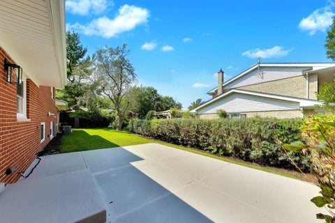 Tiny photo for 910 E Kimber Lane, Arlington Heights, IL 60005 (MLS # 12774587)
