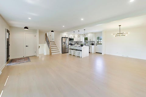 Tiny photo for 910 E Kimber Lane, Arlington Heights, IL 60005 (MLS # 12774587)
