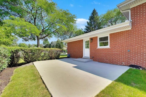 Tiny photo for 910 E Kimber Lane, Arlington Heights, IL 60005 (MLS # 12774587)