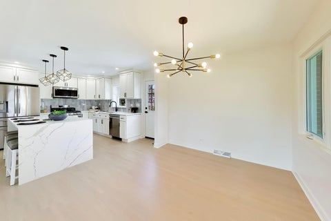 Tiny photo for 910 E Kimber Lane, Arlington Heights, IL 60005 (MLS # 12774587)