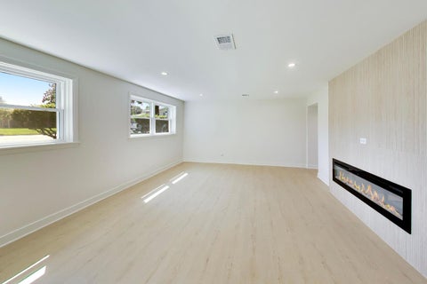 Tiny photo for 910 E Kimber Lane, Arlington Heights, IL 60005 (MLS # 12774587)