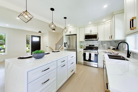 Tiny photo for 910 E Kimber Lane, Arlington Heights, IL 60005 (MLS # 12774587)