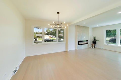 Tiny photo for 910 E Kimber Lane, Arlington Heights, IL 60005 (MLS # 12774587)