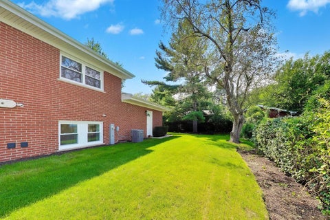 Tiny photo for 910 E Kimber Lane, Arlington Heights, IL 60005 (MLS # 12774587)