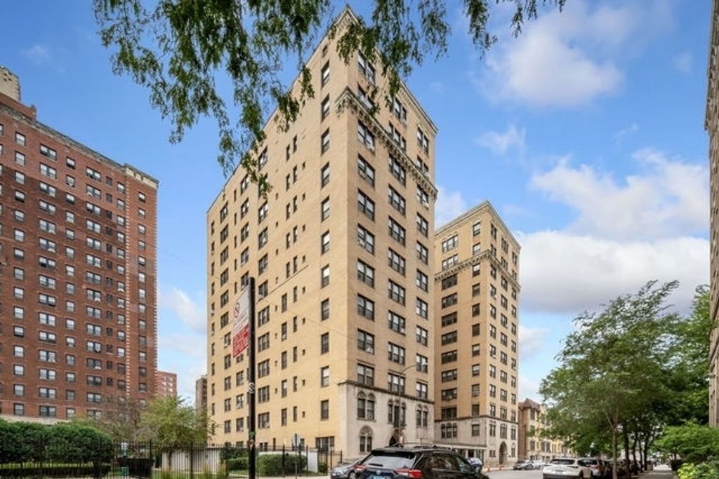 Photo for 1755 E 55th Street #1201, Chicago, IL 60615 (MLS # 12504682)