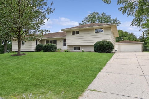 Tiny photo for 540 Bluebell Court, Lisle, IL 60532 (MLS # 12739682)