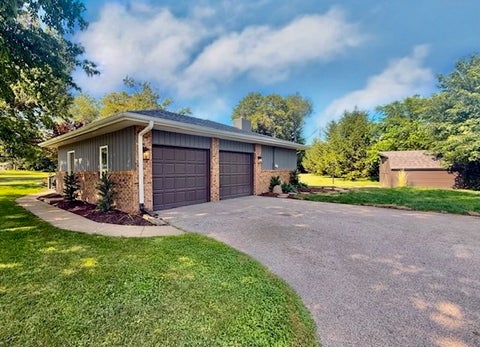 Tiny photo for 1108 Pearl Drive, Mahomet, IL 61853 (MLS # 12624418)