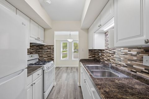 Tiny photo for 2216 Country Club Drive #15, Woodridge, IL 60517 (MLS # 12631064)