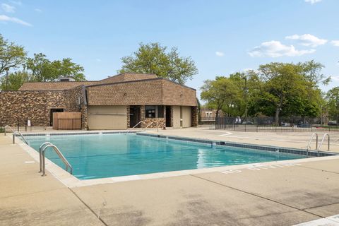 Tiny photo for 2216 Country Club Drive #15, Woodridge, IL 60517 (MLS # 12631064)