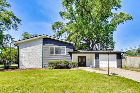 Photo of 123 Boulder Hill Pass, Montgomery, IL 60538 (MLS # 12667309)