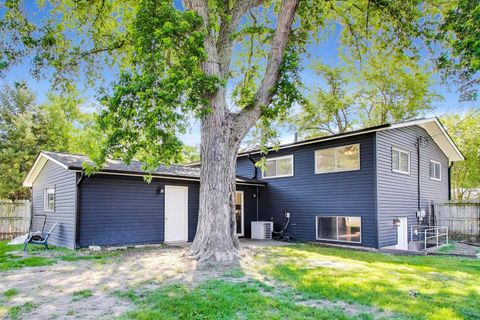Tiny photo for 123 Boulder Hill Pass, Montgomery, IL 60538 (MLS # 12667309)