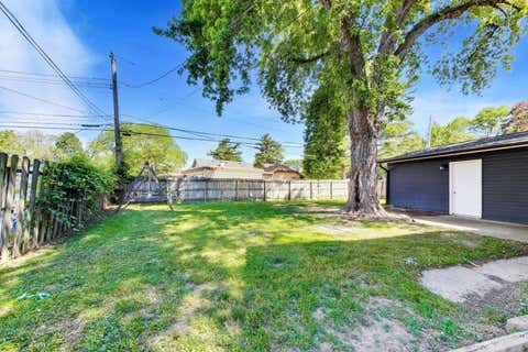 Tiny photo for 123 Boulder Hill Pass, Montgomery, IL 60538 (MLS # 12667309)