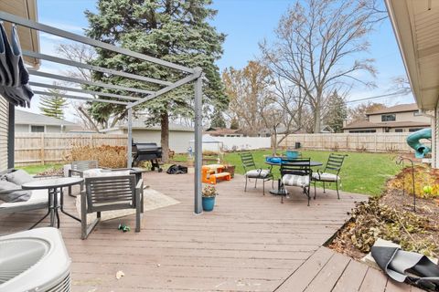 Tiny photo for 572 Maple Avenue, Lisle, IL 60532 (MLS # 12524362)