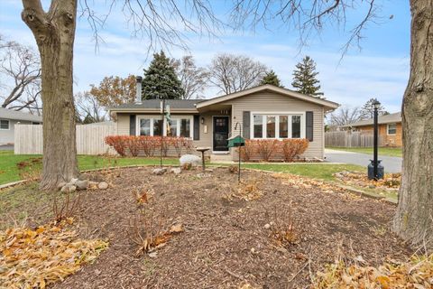 Photo of 572 Maple Avenue, Lisle, IL 60532 (MLS # 12524362)
