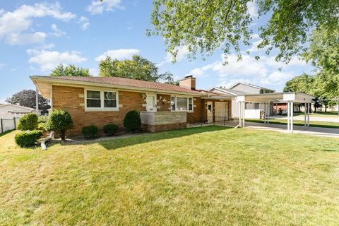 Photo of 803 Magnolia Drive, Joliet, IL 60435 (MLS # 12474976)