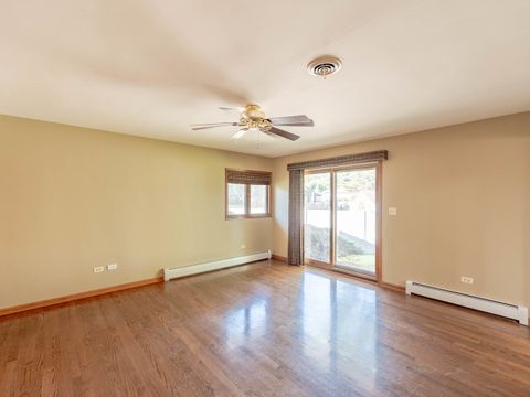 Tiny photo for 21 E Stonegate Drive, Prospect Heights, IL 60070 (MLS # 12492096)