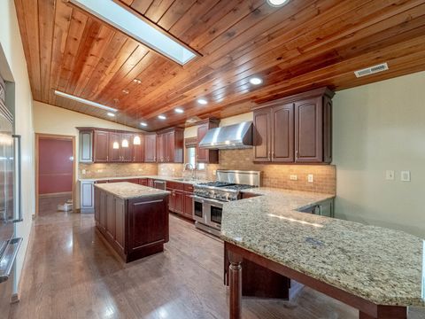 Tiny photo for 21 E Stonegate Drive, Prospect Heights, IL 60070 (MLS # 12492096)