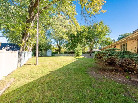Tiny photo for 21 E Stonegate Drive, Prospect Heights, IL 60070 (MLS # 12492096)