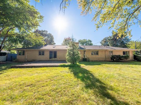 Tiny photo for 21 E Stonegate Drive, Prospect Heights, IL 60070 (MLS # 12492096)