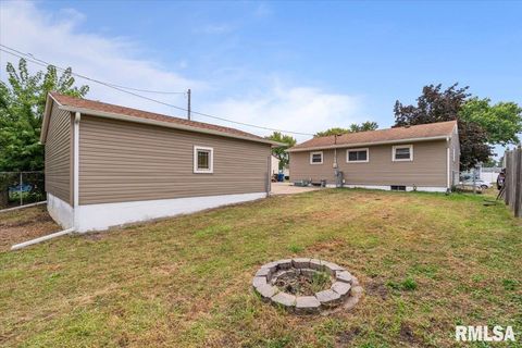 Tiny photo for 5017 44TH Avenue, Moline, IL 61265 (MLS # QC4268457)