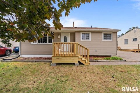 Photo of 5017 44TH Avenue, Moline, IL 61265 (MLS # QC4268457)