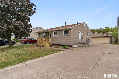 Tiny photo for 5017 44TH Avenue, Moline, IL 61265 (MLS # QC4268457)