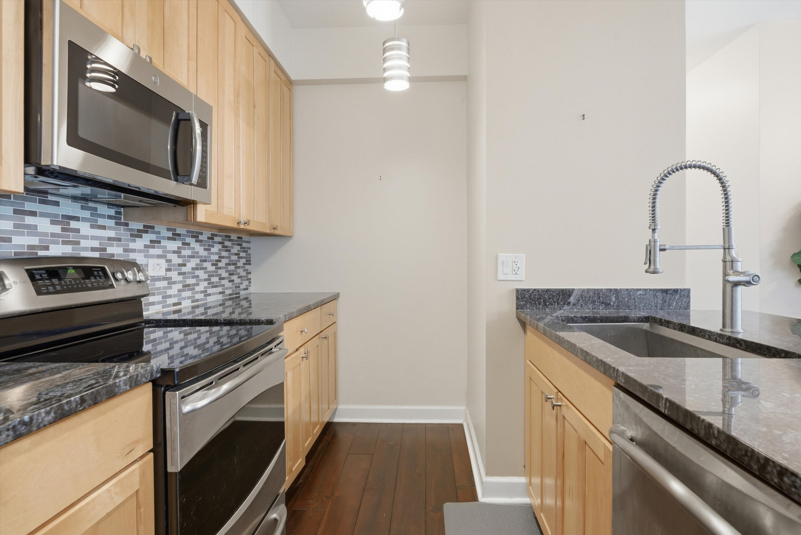 421 W Huron Street 809