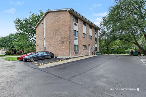 Tiny photo for 271 12th Street #B, Wheeling, IL 60090 (MLS # 12764565)