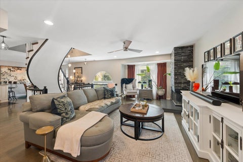 Tiny photo for 716 W JUNIOR Terrace #A, Chicago, IL 60613 (MLS # 12712539)
