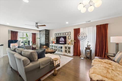 Tiny photo for 716 W JUNIOR Terrace #A, Chicago, IL 60613 (MLS # 12712539)