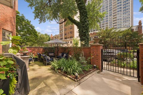 Tiny photo for 716 W JUNIOR Terrace #A, Chicago, IL 60613 (MLS # 12712539)